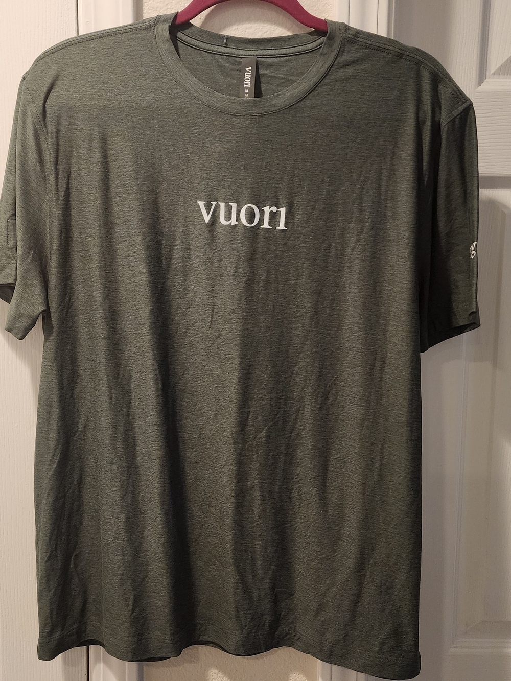 Vuori Men's Short Sleeve Crew Tee in Olive
